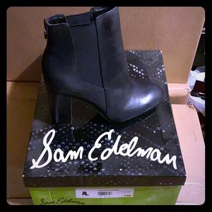 Black leather botties